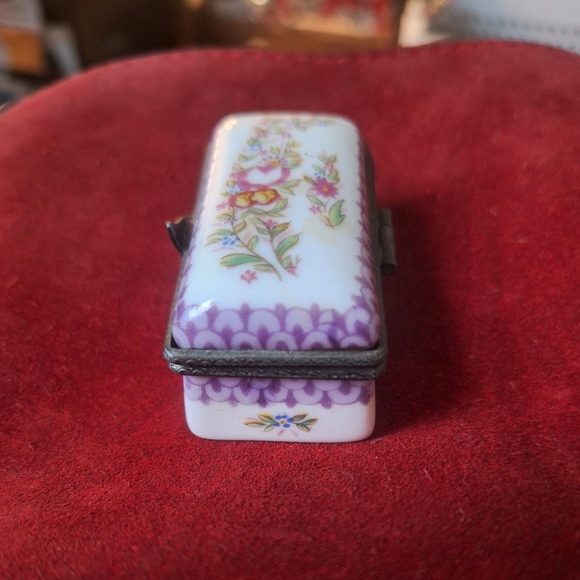 Charming Vintage Hand Painted Porcelain Art Trinket Box - Picture 5 of 8